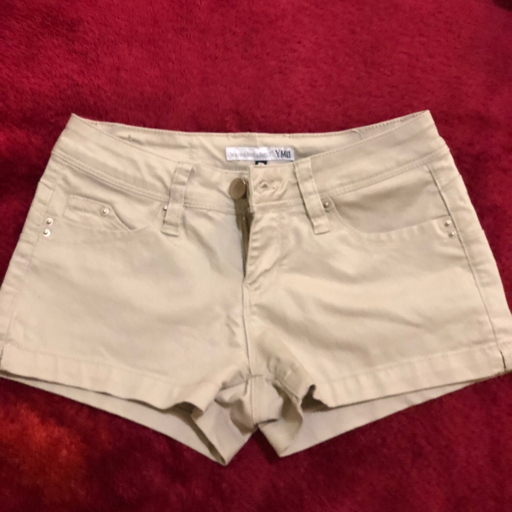 Cute khaki shorts